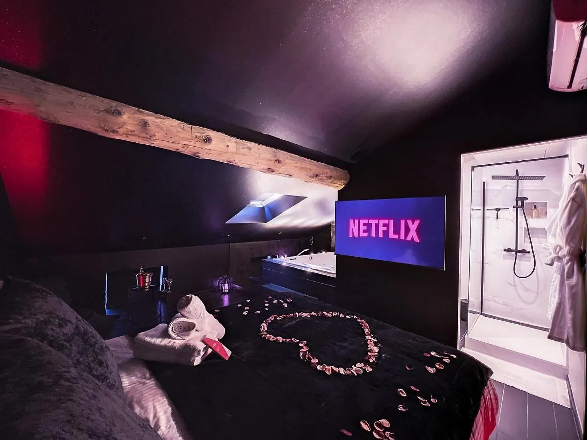 Suite Rouge Baiser Avec Jacuzzi Privatif - Loveroom Insolite Saint-Etienne