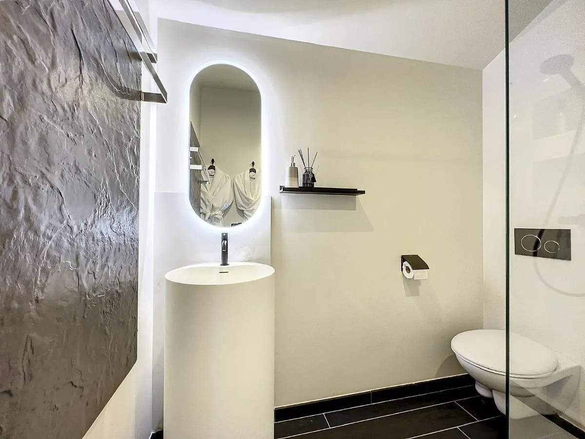Apartment Suite Rouge Baiser Avec Jacuzzi Privatif - Loveroom Insolite Saint-Etienne